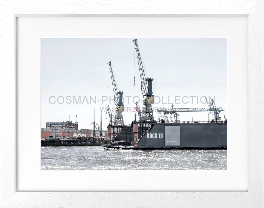 Cosman-Interior Rahmenfarbe: weiss matt / Grösse: S (31cm x 25cm) / Motiv: farbe Poster Hamburg Hafen "Dock 10" HH34