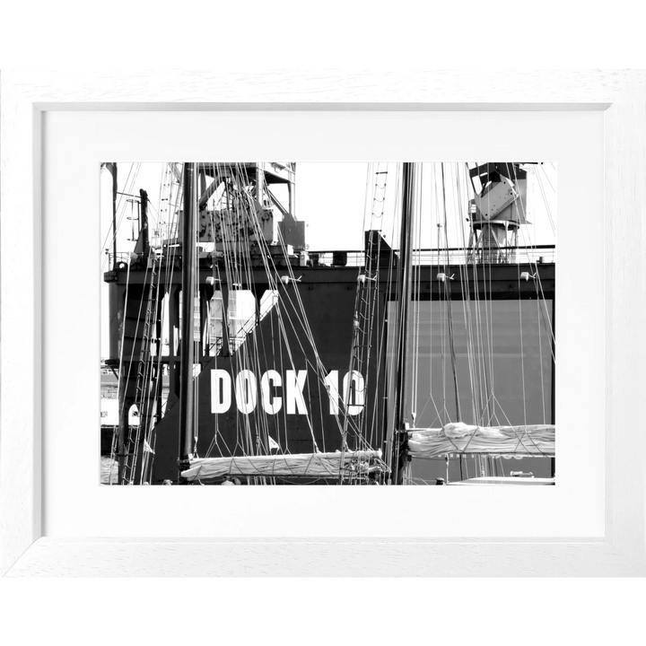 Cosman-Interior Rahmenfarbe: weiss matt / Grösse: S (31cm x 25cm) / Motiv: schwarz/weiss Poster Hamburg Hafen "Dock 10" HH05E