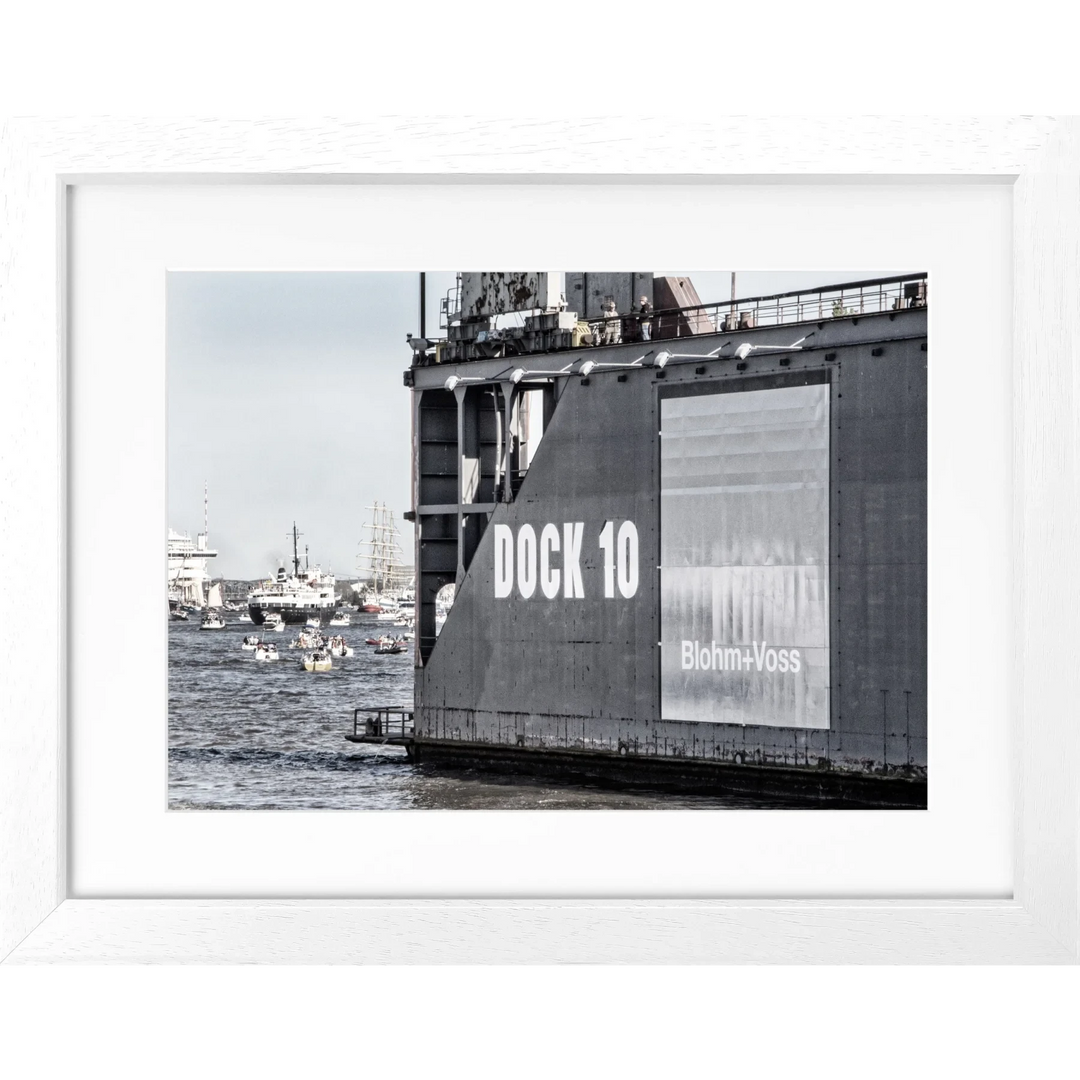 Cosman-Interior Rahmenfarbe: weiss matt / Grösse: S (31cm x 25cm) / Motiv: farbe Poster Hamburg Hafen "Dock 10" HH27
