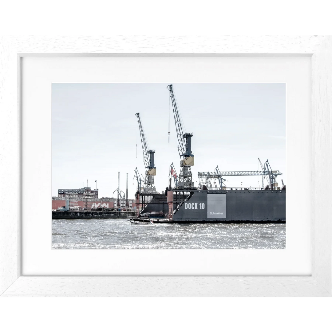 Cosman-Interior Rahmenfarbe: weiss matt / Grösse: S (31cm x 25cm) / Motiv: farbe Poster Hamburg Hafen "Dock 10" HH34