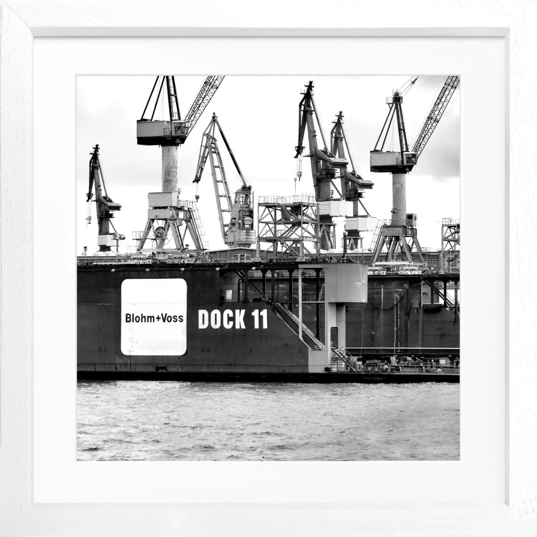 Cosman-Interior Rahmenfarbe: weiss matt / Grösse: Quadrat 55 (55x55cm) / Motiv: schwarz/weiss Poster Hamburg Hafen "Dock 11" HH09