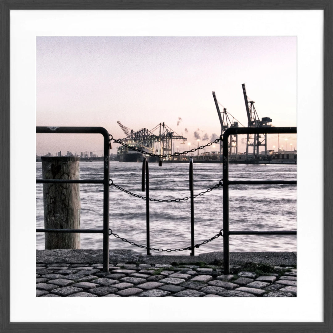 Poster Hamburg Hafen ’Zaun’ HH30 - Schwarz matt 1.5cm