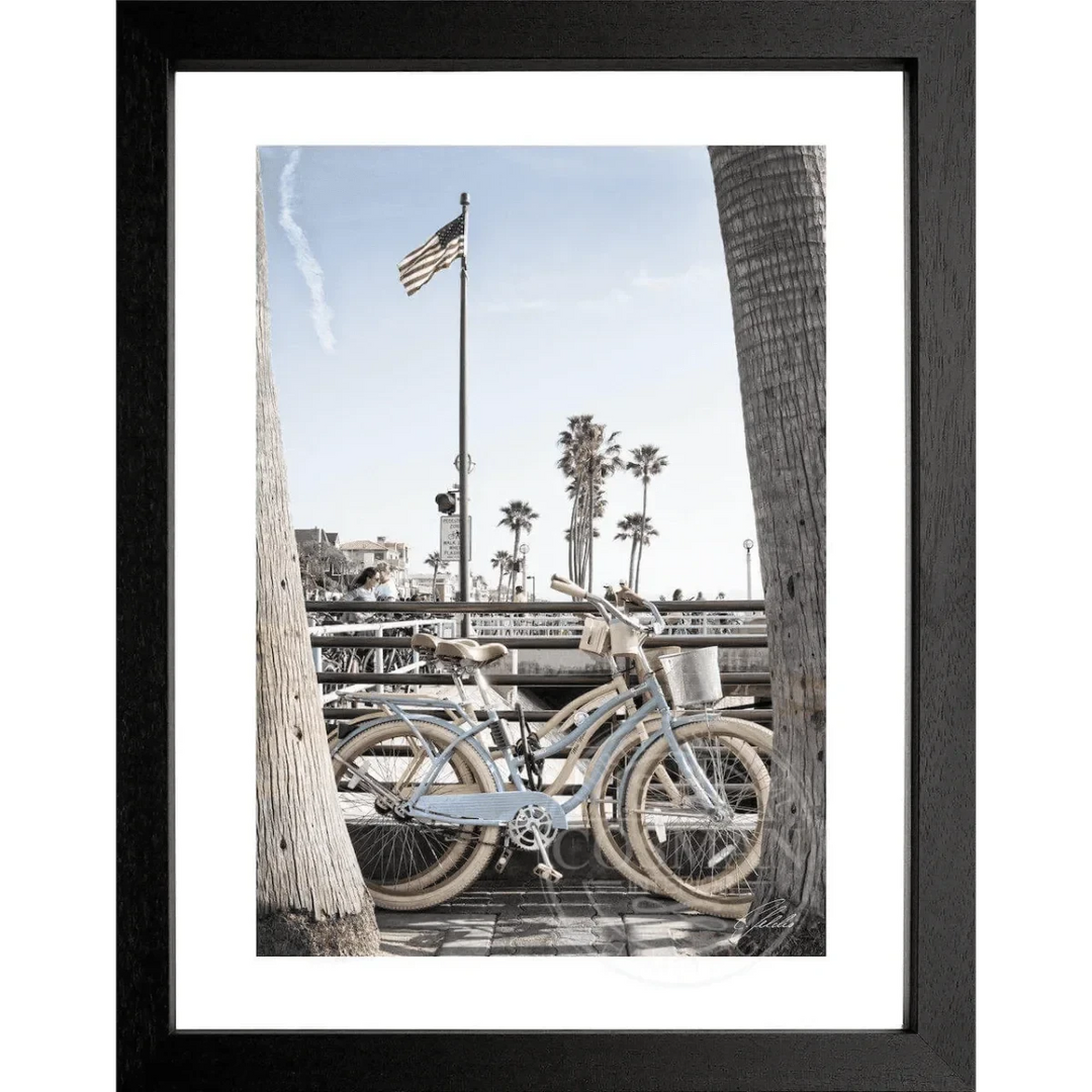 Cosman-Interior Motiv: farbe / Grösse: S (25cm x 31cm) / Rahmenfarbe: schwarz matt Poster Kalifornien "Beach Bike" K187